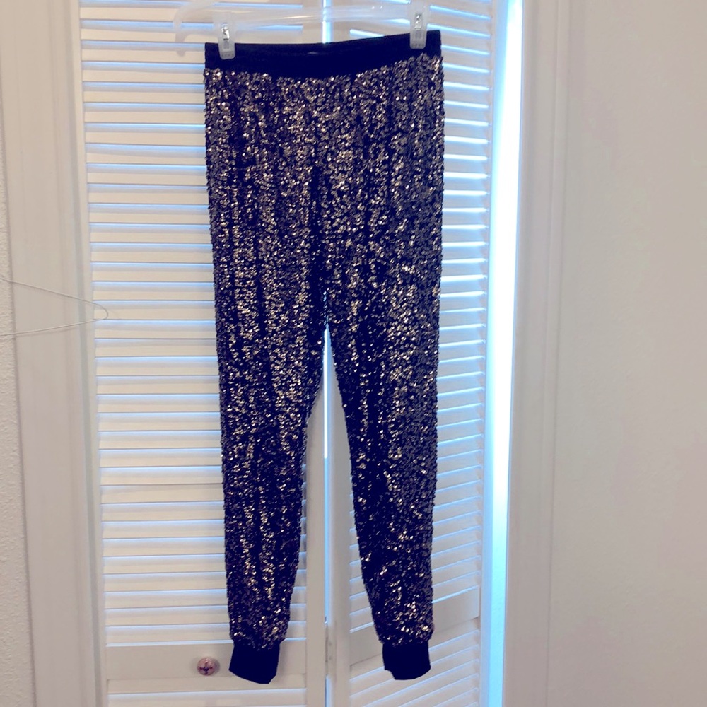 WAYF Women’s XS gold joggers